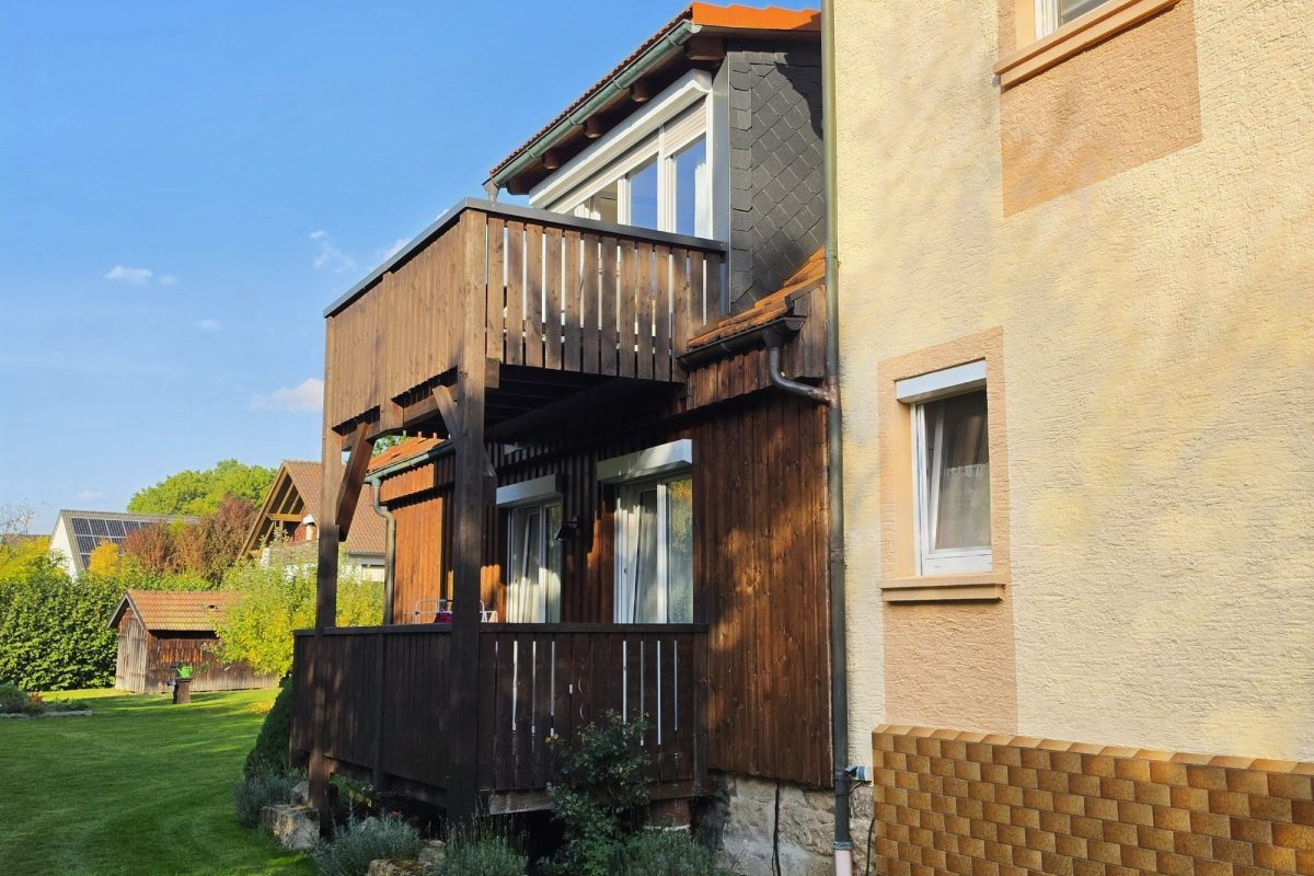 jede Wohnung hat einen Balkon oder eine Terrasse, hier mit Zugang in den Garten