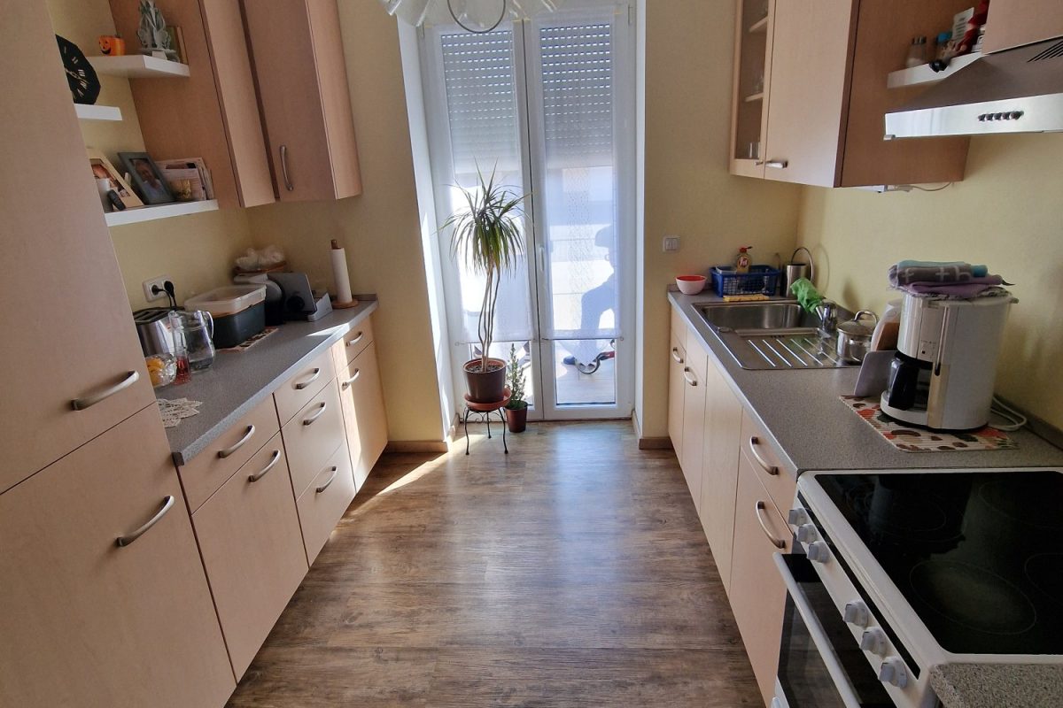 jede Wohnung hat eine moderne EBK